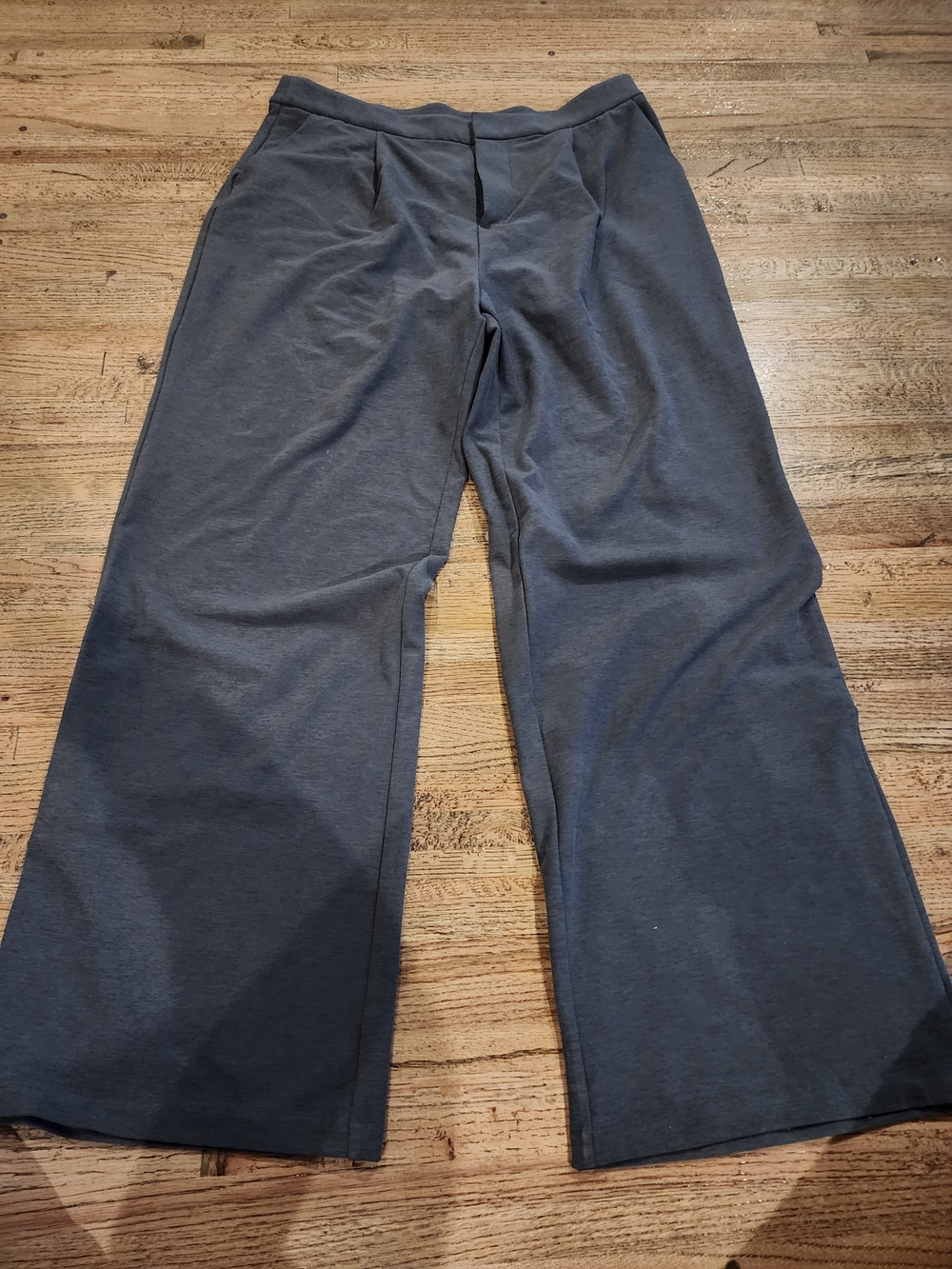 Vuori Wide-Leg Pants in Charcoal